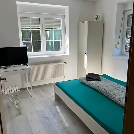 Schoenefeld-berlin - Large House For Max 10 Persons Near Tesla アパート シェーネフェルト