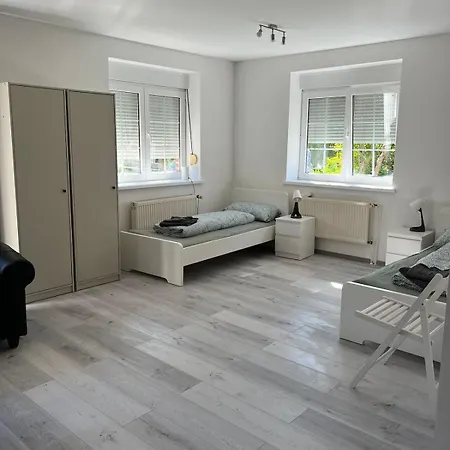 Schoenefeld-berlin - Large House For Max 10 Persons Near Tesla アパート シェーネフェルト