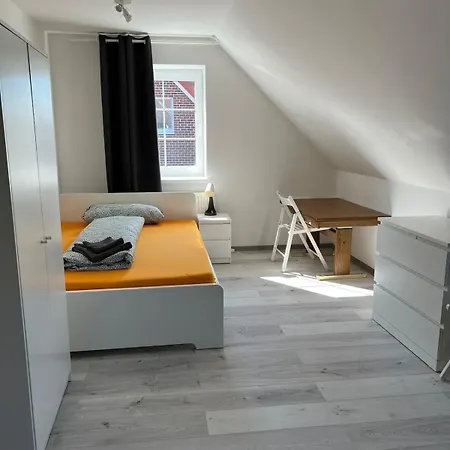 Schoenefeld-berlin - Large House For Max 10 Persons Near Tesla シェーネフェルト