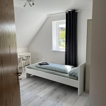 Schoenefeld-berlin - Large House For Max 10 Persons Near Tesla アパート *