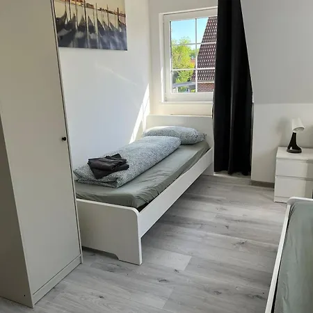 Schoenefeld-berlin - Large House For Max 10 Persons Near Tesla アパート *